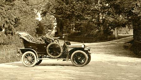 AJT in his 1904 Brush, Henstead crossroads